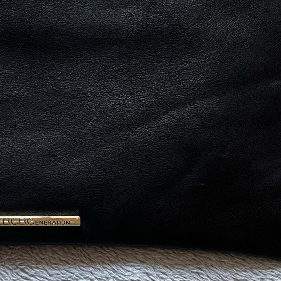 *NEW* Black Vegan leather BCBG Generation Clutch with wrist strap - Picture 9 of 9
